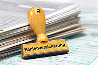 Stempel mit Rentenversicherung beschriftet